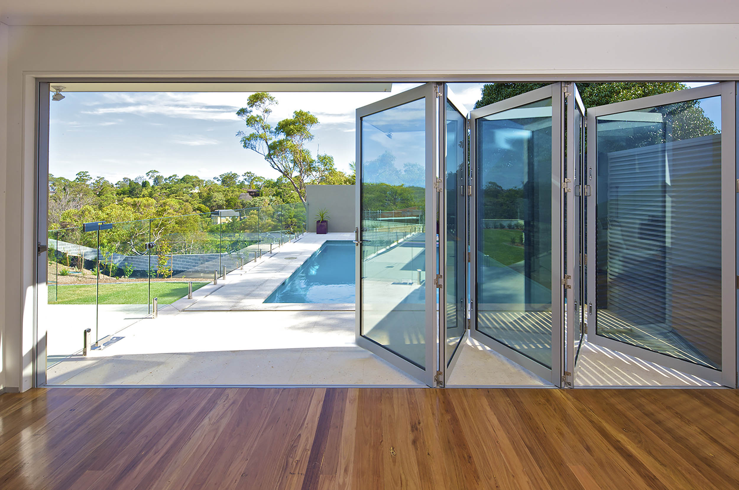Hawkesbury®-Commercial-Multi-Fold-Door-2
